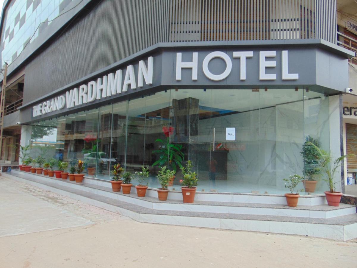 The Grand Vardhman Hotel Morbi Dış mekan fotoğraf